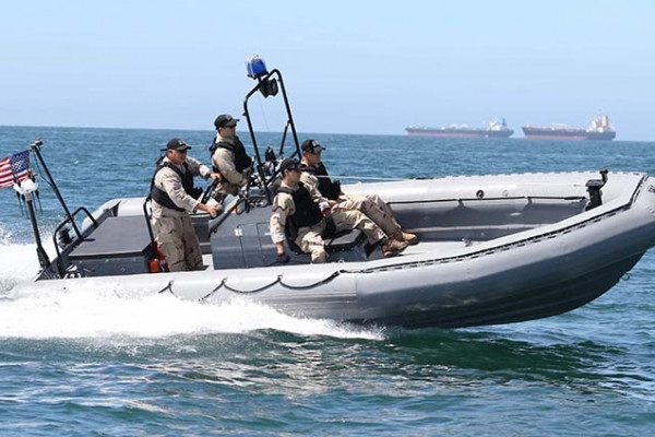 Vũ khí chính của tàu Willard Sea Force bao gồm súng máy Mk38 25mm điều khiển từ xa hoặc hai súng máy hạng nặng M2HB cỡ nòng 12,7mm. Các thành viên trên tàu mang theo vũ khí bộ binh như súng carbine M4 và súng ngắn. Tàu được trang bị hệ thống liên lạc và dẫn đường tiên tiến, bao gồm radar, GPS và máy thông tin VHF, để đảm bảo thực hiện nhiệm vụ hiệu quả.