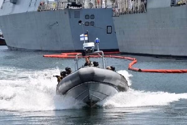 Các đặc tính kỹ thuật của tàu cao tốc Willard Sea Force, bao gồm chiều dài 26,5 m, chiều rộng 6,7 m và mớn nước 1,8 m. Tàu được trang bị hai động cơ diesel MTU 8V2000 M94 cho tốc độ tối đa 25 hải lý/giờ và có tầm hoạt động 900 hải lý. 