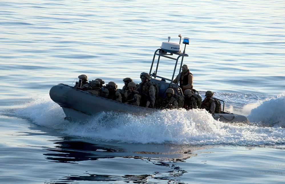 Bộ Quốc phòng Nga cho biết, hoạt động thâm nhập của 4 chiếc tàu cao tốc của Ukraine do Mỹ chế tạo, đã bị Không quân Nga đánh chìm cùng với thủy thủ đoàn trên tàu. 