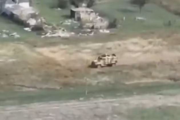 Trong khi đó, loại xe bọc thép Kirpi của Thổ Nhĩ Kỳ được đánh giá là không hiệu quả trên chiến trường Ukraine, mặc dù chúng đã làm tăng đáng kể khả năng cơ động của các đơn vị Ukraine. Tính đến nay, đã có 50 chiếc xe bọc thép Kirpi được Thổ Nhĩ Kỳ chuyển giao cho Quân đội Ukraine.