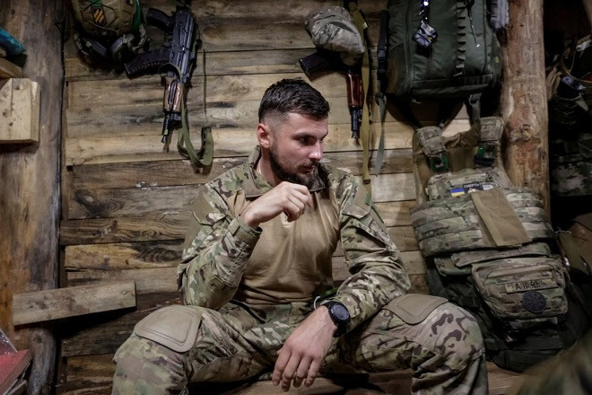 Giới quan sát cho rằng, việc loại bỏ nhiều chỉ huy cấp cao như vậy cùng một lúc sẽ ảnh hưởng rất lớn đến tinh thần chiến đấu của Quân đội Ukraine. Nhưng Tướng Syrsky vẫn làm điều này, dù biết hậu quả của nó; chỉ có thể nói rằng tình hình Quân đội Ukraine đã suy sụp đến mức ông phải ra tay.