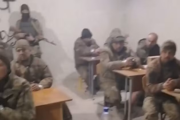 Theo hãng tin Nga RIA Novosti ngày 30/3 đưa tin, liên quân Nga (chủ yếu là lực lượng lính đánh thuê Wagner), đã bao vây và tiêu diệt 20.000 quân Ukraine tại Bakhmut. Còn trong một cuộc đột kích của Phân đội 7 quân Wagner, họ đã bắt sống 19 quân nhân Ukraine. 