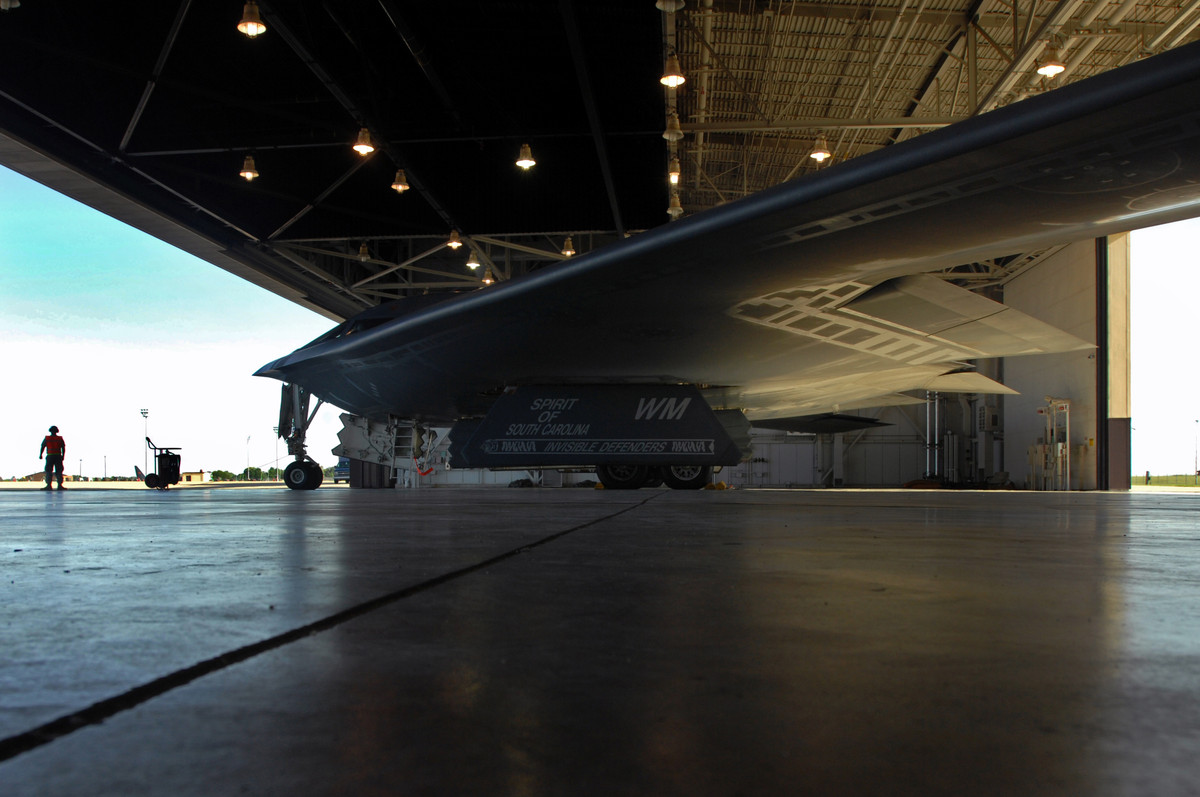 Theo kế hoạch, Không quân Mỹ có kế hoạch mua ít nhất 100 máy bay ném bom B-21 mới, để thay thế các máy bay ném bom chiến lược B-2 và B-1B hiện đang được biên chế; đồng thời chủ trương mua tới 220 máy bay chiến đấu loại này.