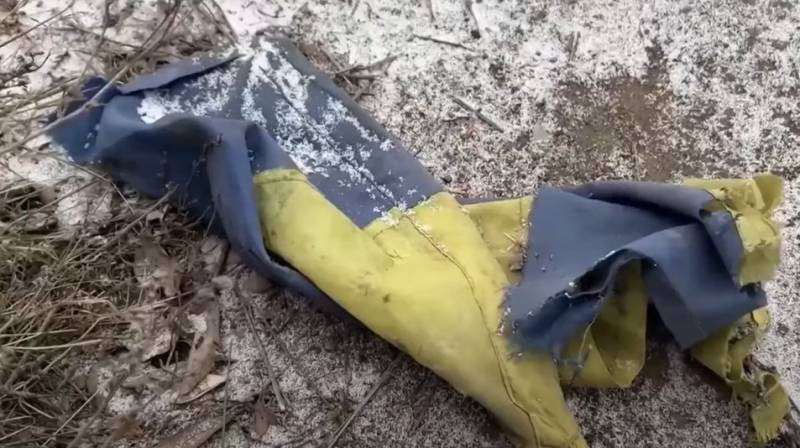 Trong khi đó, Krasnaya Gora là “nút chính” của tuyến phòng thủ ở phía bắc Bakhmut, đã bị quân Wagner tràn ngập. Chưa hết, vào giữa lúc này, một số đơn vị của Lữ đoàn 14 Quân đội Ukraine, đã đầu hàng quân Nga tại Shinkovka, cách Bakhmut 7 km; hành động này chẳng khác gì hành động “đổ thêm dầu vào lửa”. 