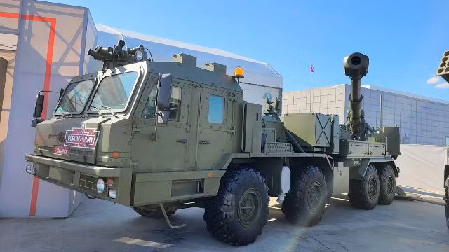 Trong diễn đàn “Army-2023”, một thỏa thuận đã được ký kết về việc Rostec sản xuất và cung cấp những khẩu pháo tự hành tiên tiến này cho Quân đội Nga. Vào ngày 26/10/2023, có thông tin cho biết, lô pháo Malva đầu tiên đã được bàn giao cho Quân đội Nga.