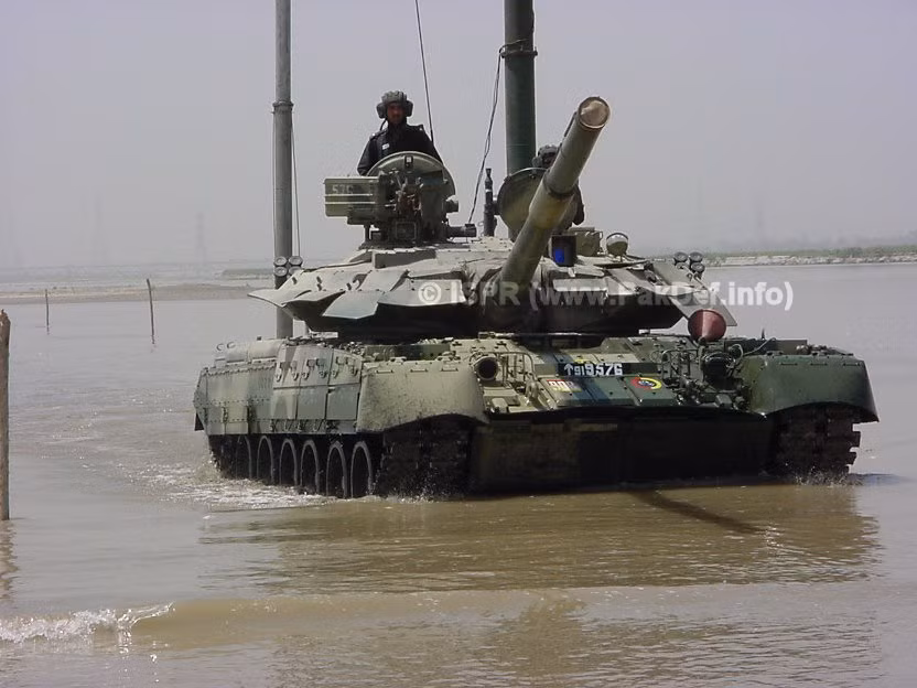 Lý do Ukraine là quốc gia được thừa kế nhiều vũ khí, cũng như cơ sở sản xuất quốc phòng của Liên Xô, bên cạnh đó Ukraine không cần nhu cầu quá nhiều vũ khí, do quy mô quân đội nhỏ; vì vậy họ phải bán bớt vũ khí cũng là đương nhiên.