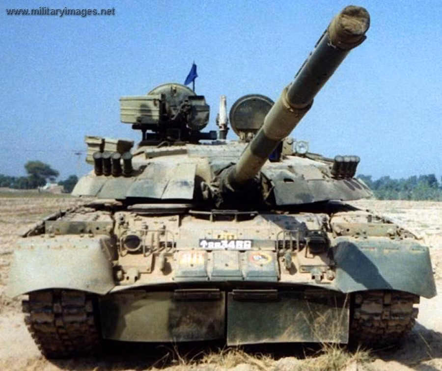 Xe tăng chủ lực T-80 được giới quân sự đánh giá là loại xe tăng có năng lực nhất trong thời kỳ Chiến tranh Lạnh của cả hai phía Đông – Tây; và là nền tảng hạng nặng kế thừa trực tiếp tinh hoa các xe tăng T-64 và IS-3 của Liên Xô.