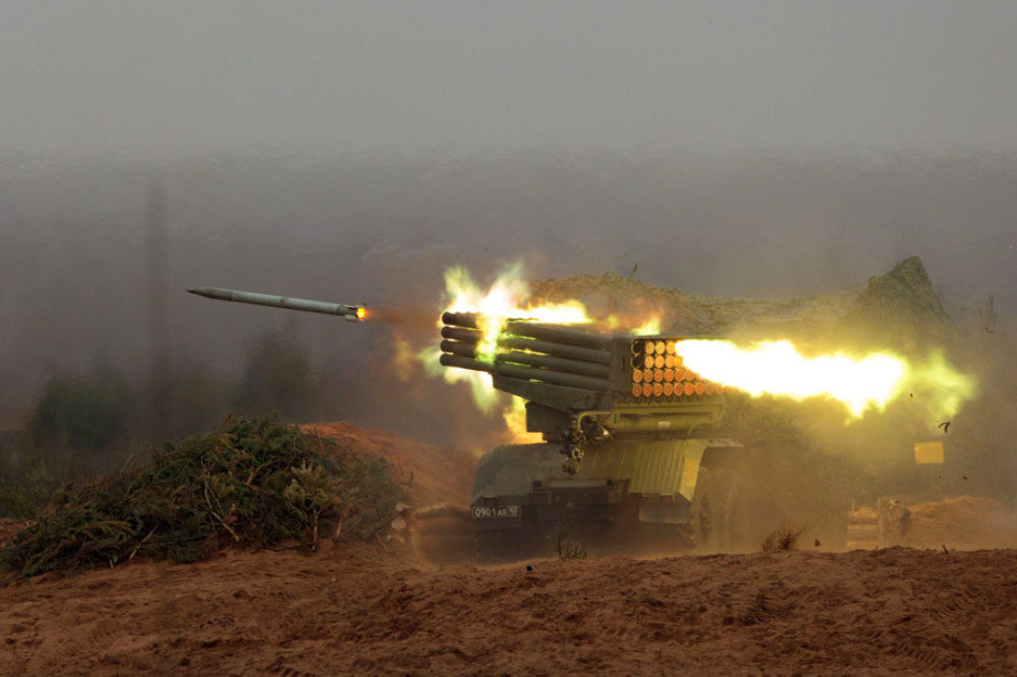 Khi quân Ukraine đang nóng lòng phản công và lộ diện, quân Nga đã tập trung số lượng lớn máy bay ném bom, pháo binh và tiến hành ném bom phủ sóng nhằm vào quân Ukraine. Cuộc tấn công “không ngần ngại” bằng hỏa lực của Nga, đã đạt được hiệu quả như mong muốn. Quân Ukraine bị thương vong nặng nề và một lượng lớn vũ khí bị phá hủy.