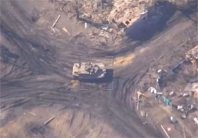 Mỹ bày tỏ rất rõ ràng rằng, Ukraine không thể tận dụng tốt vũ khí của Mỹ, nếu chỉ dựa vào sức mạnh của mình. Trong quá khứ, vũ khí của phương Tây không phát huy hiệu quả trên chiến trường Ukraine. Nguyên nhân chính là do Ukraine không có khả năng sử dụng số vũ khí hiện đại này. 