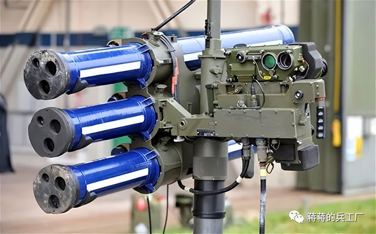 Một điểm yếu của các hệ thống phòng không Storm là tầm bắn hạn chế, để phát huy hiệu quả bảo vệ, các hệ thống phóng Storm phải cơ động sát các đơn vị bộ binh tuyến trước; do vậy, nằm hoàn toàn trong tầm bắn của các loại pháo binh chiến thuật Nga.