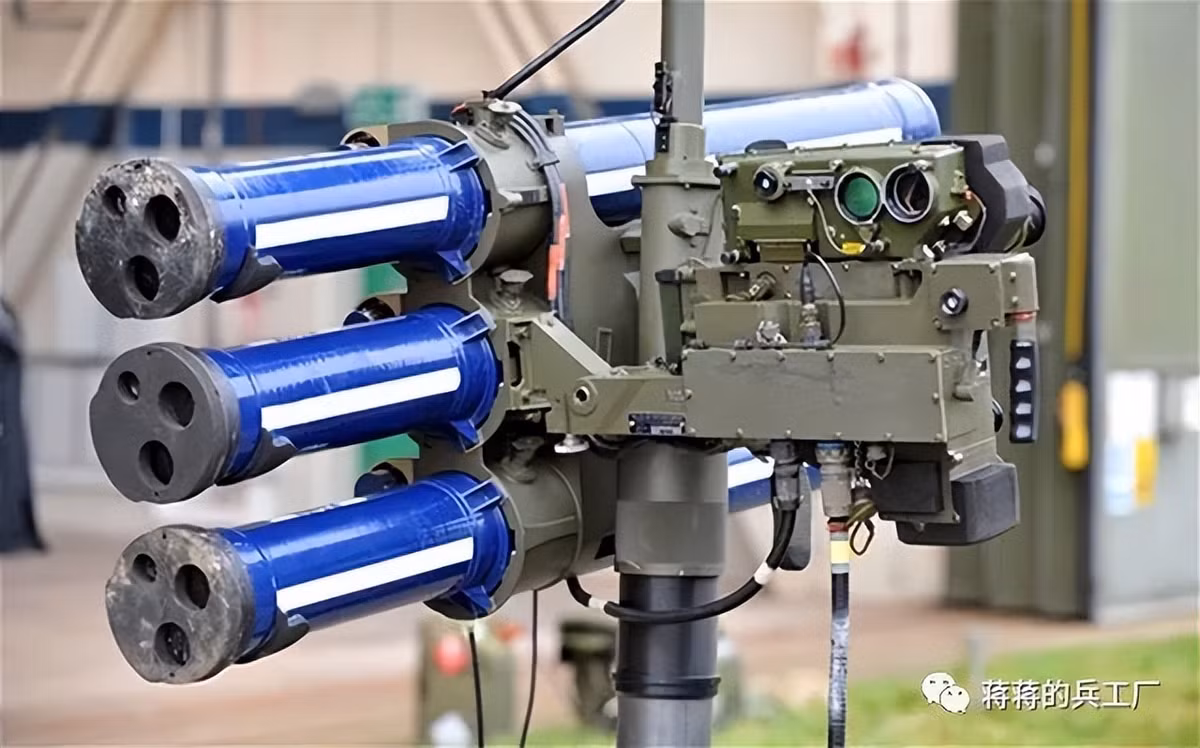 Một điểm yếu của các hệ thống phòng không Storm là tầm bắn hạn chế, để phát huy hiệu quả bảo vệ, các hệ thống phóng Storm phải cơ động sát các đơn vị bộ binh tuyến trước; do vậy, nằm hoàn toàn trong tầm bắn của các loại pháo binh chiến thuật Nga.