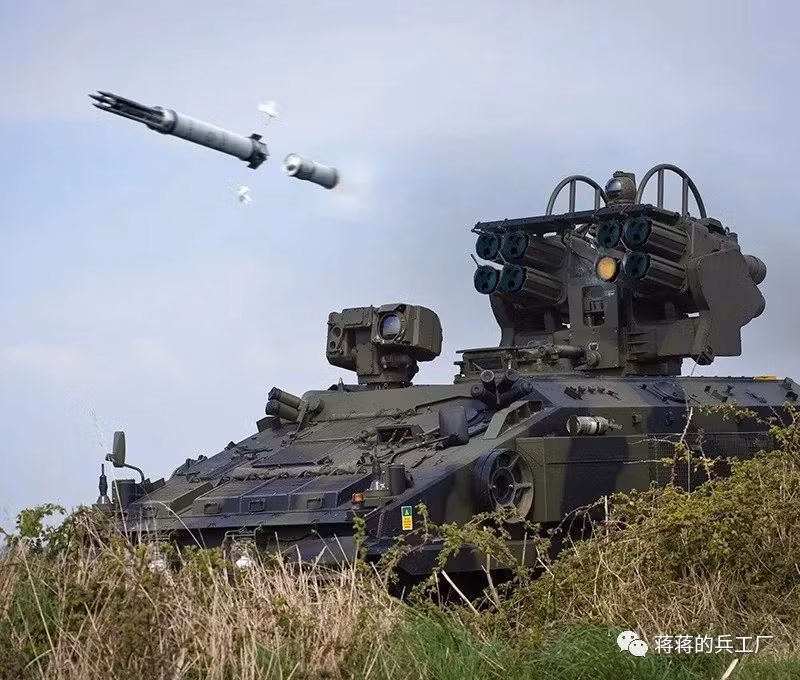 Sau khi hệ thống Storm khóa được mục tiêu, thiết bị cũng không sợ đối phương dùng các thiết bị chống laser làm lóa mắt trắc thủ; ngoài ra, hệ thống dẫn đường của tên lửa Starlight được đặt ở phía đuôi, về cơ bản không thể bị thiết bị gây nhiễu laser của đối phương can thiệp.