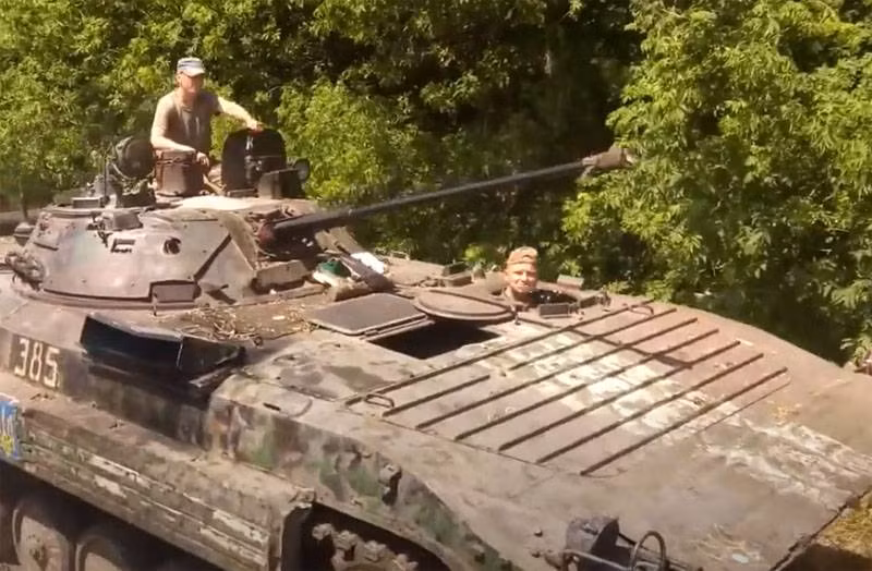 Trong khi tình hình chiến sự đang leo thang căng thẳng, thì một dân quân DPR, do đốt dầu sưởi ấm trong xe chiến đấu bộ binh BMP-2 (xe có đầy đủ đạn dược) ở khu vực giáp chiến tuyến, đã bốc cháy và phát nổ, sau đó dẫn đến mất thêm hai xe bọc thép đậu gần đó.