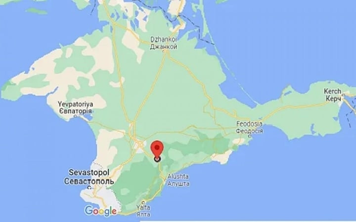 Tiếp đến hai máy bay Su-24M đã tiến hành các cuộc tấn công vào các sân bay Belbek và Gvardisik của Hải quân và Không quân Nga ở Crimea, nhằm phá hủy máy bay chiến đấu Nga trên mặt đất. Tuy nhiên, Sư đoàn tên lửa phòng không số 10 của Nga đã tiêu diệt tất cả các tên lửa Storm Shadow được phóng đi.