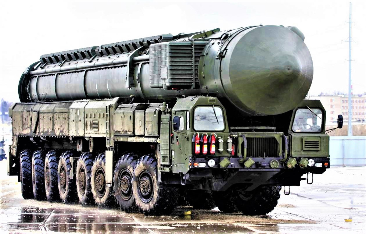 Yếu tố bất đối xứng thứ hai là sự “bất cân xứng” về kinh tế giữa phương Tây và Nga. Rõ ràng là xét về mặt này, Nga hoàn toàn thua thiệt so với phương Tây, nhất là khi càng ngày, Moscow càng bị cấm vận nặng nề.