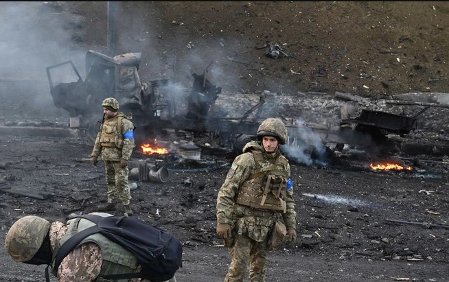 Tuy nhiên đến ngày thứ ba của cuộc chiến, quân đội Nga đã không đạt được mục tiêu trên chiến trường và không chiếm được thành phố lớn nào trên 100.000 dân. 