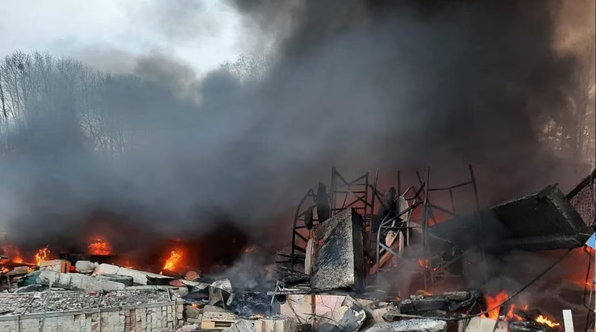 Ngay cả khi đó, địa điểm tổ chức huấn luyện, có thể ở Ukraine hoặc ở một quốc gia “thân thiện” khác, sẽ bị Nga tấn công. Trước đó, Nga đã tấn công một cơ sở huấn luyện có quân tình nguyện viên nước ngoài, trong khi cảnh báo châu Âu và Mỹ rằng, các đoàn xe cung cấp vũ khí cho Ukraine sẽ là mục tiêu hợp pháp.