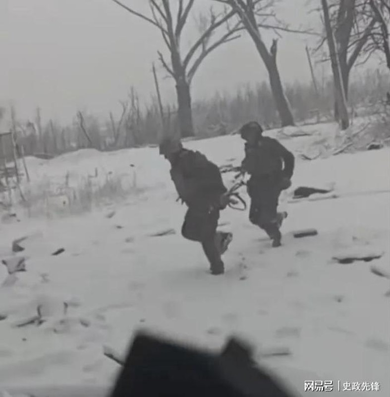 Cùng ngày, Bộ trưởng Ngoại giao Nga Lavrov, tuyên bố Nga sẽ không bao giờ cho phép quân đội châu Âu triển khai ở Ukraine và cuộc xung đột ở Ukraine sẽ nhanh chóng kết thúc, nếu phương Tây ngừng cung cấp vũ khí cho Ukraine. (nguồn ảnh Topwar, TASS, Ukrinform, Sina).