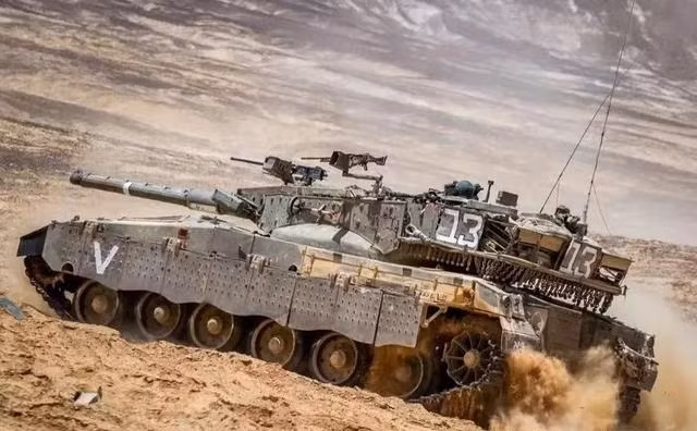 Trước tháng 10/2023, trong ấn tượng trực quan của bất kỳ ai, xe tăng chiến đấu chủ lực Merkava của Israel là những con quái vật bọc thép khổng lồ với lớp giáp dày, có khả năng bảo vệ tốt và khó bị tiêu diệt.