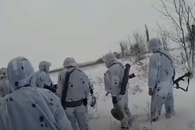 Theo truyền thông Nga, Ukraine đang chuẩn bị cho các vụ khiêu khích nghiêm trọng ở khu vực Donbass trong kỳ nghỉ năm mới. Điều này được chứng minh bằng sự xuất hiện bất ngờ ở vùng Luhansk, của một nhóm lớn lính đặc nhiệm, thuộc Quân đội Ukraine.