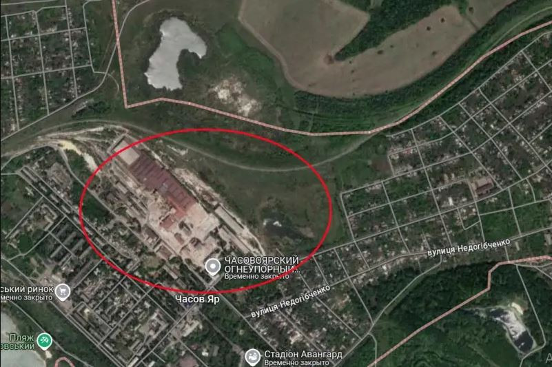 Như blogger quân sự Nga Yuri Podolyaka đã giải thích, “trên thực tế, những đơn vị địch tiến vào nhà máy vật liệu chịu lửa sẽ bị cắt đứt khỏi đội hình đơn vị của chúng và bị bao vây trong xưởng mà chúng đã chiếm lại. Nhìn chung, tình hình giao tranh rất ác liệt, không bên nào chịu rút lui; sự kiên trì của cả hai bên thật đáng kinh ngạc”.