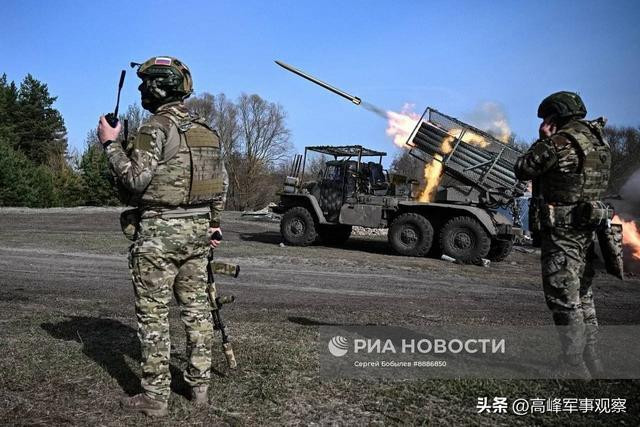 Nếu quân đội Nga bắt giữ được một số sĩ quan NATO tại Kursk và đưa họ ra xét xử công khai, NATO sẽ “hết đường chối cãi”. Hơn nữa, các nước châu Âu đang thảo luận về việc đưa quân tới Ukraine để duy trì hòa bình. Nếu tin tức về việc bắt giữ các sĩ quan NATO được xác nhận vào thời điểm này, ý định can thiệp của phương Tây sẽ còn giảm sút hơn nữa. (nguồn ảnh Military Review, Rvvoenkory, Ukrinform, TASS, Sohu). 