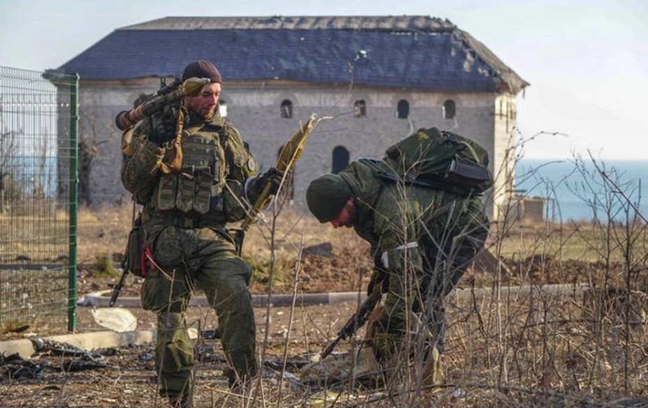 Hiện lực lượng dân quân Lugansk, đã giành quyền kiểm soát đối với thị trấn Rubizhne từ tay Quân đội Ukraine. Việc rút lui của quân đội Ukraine không chỉ khỏi khu vực Rubizhne mà cả khu vực Maryinka, do không chịu được hỏa lực không kích của Không quân Nga.