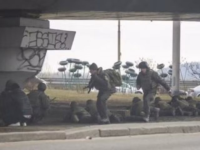 Theo thông tin không chính thức, các lực lượng vũ trang Ukraine đã rút lui khỏi Vuhledar, lực lượng Nga và dân quân DPR không tiến vào thành phố mà đi vòng qua nó, để tổ chức tấn công vào hướng Kurakhovo.