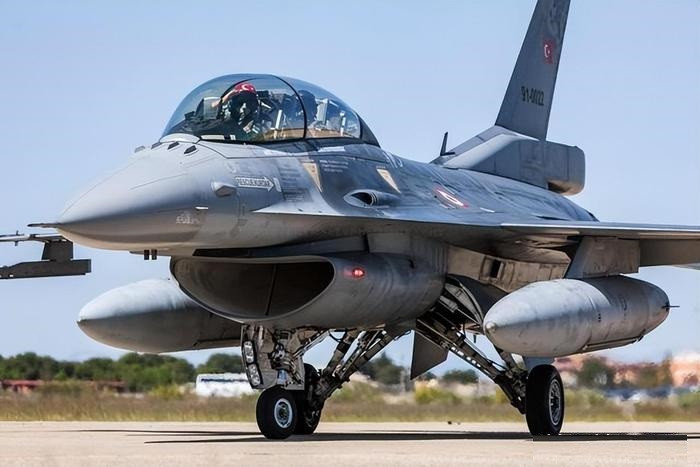 Những lo ngại của những người phản đối không phải không có cơ sở, khi họ cho rằng, sự xuất hiện của F-16 sẽ kích thích Nga có những hành động quyết liệt hơn, kéo cuộc xung đột khu vực này vào vực thẳm nguy hiểm hơn, thậm chí kéo các quốc gia khác vào cuộc chiến.