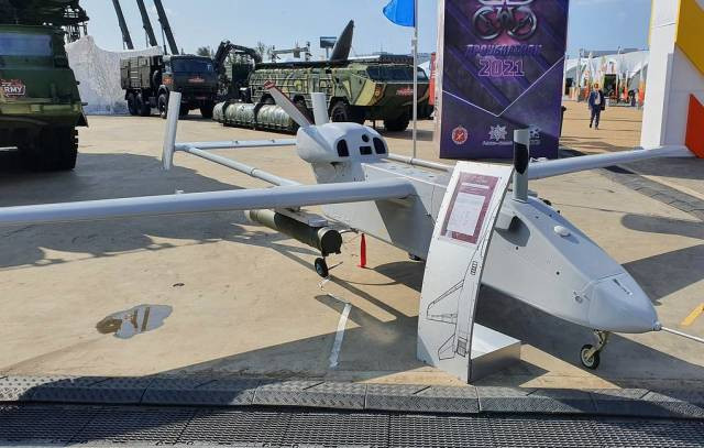 Chỉ hai năm sau, vào năm 2012, Nhà máy Hàng không dân dụng Ural ở Yekaterinburg đã cho ra mắt một UAV Sentinel RU tương tự như Searcher II, bao gồm hệ thống chỉ huy, điều khiển và một UAV; đồng thời ra mắt phiên bản nâng cấp vào năm 2019 với tên là Outpost-R (Tiền đồn).