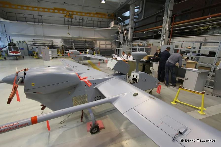 Tuy nhiên, điều này sẽ không gây khó khăn cho ngành công nghiệp quốc phòng Nga. Trước đó, tờ Wall Street Journal đã đăng bài viết cho biết, một số lượng lớn linh kiện phương Tây, trong đó có chip sản xuất tại Mỹ, liên tục được chuyển đến Nga qua các nước Trung Á, đặc biệt là Kazakhstan và Kyrgyzstan.