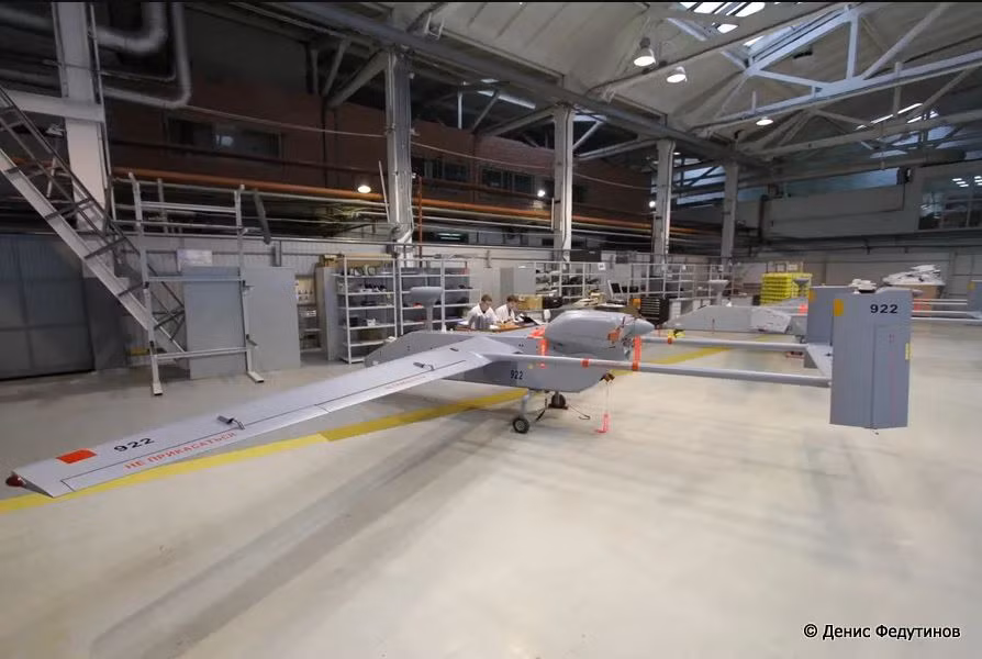 Tất nhiên, Nga sẽ tốn nhiều chi phí hơn để có được linh kiện của phương Tây, đặc biệt là chip. Thông qua việc "nhập khẩu gián tiếp", Nga gặp rất nhiều khó khăn; nhưng số tiền Nga chi thêm cho việc này ít hơn nhiều so với suy nghĩ của nhiều người.