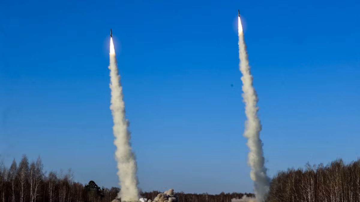 Trả lời phỏng vấn tờ New York Times của Mỹ, Thiếu tướng Vadim Skibicki, Phó Cục trưởng Cục tình báo Bộ Quốc phòng Ukraine cho biết, theo tính toán của ông, nếu phóng 80-90 tên lửa mỗi lần, thì quân đội Nga có đủ tên lửa để phát động từ 3-5 "cuộc tấn công chính xác tầm xa" quy mô lớn nhắm vào Ukraine nữa.