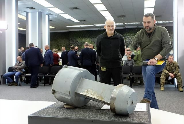 Ngoài tên lửa hành trình Kh-55, một số chiếc máy bay ném bom chiến lược tầm xa Tu-160 và Tu-95MS tham gia "đòn tấn công chính xác tầm xa" vào lãnh thổ Ukraine, cũng là “tài sản” được Ukraine bàn giao cho Nga. 