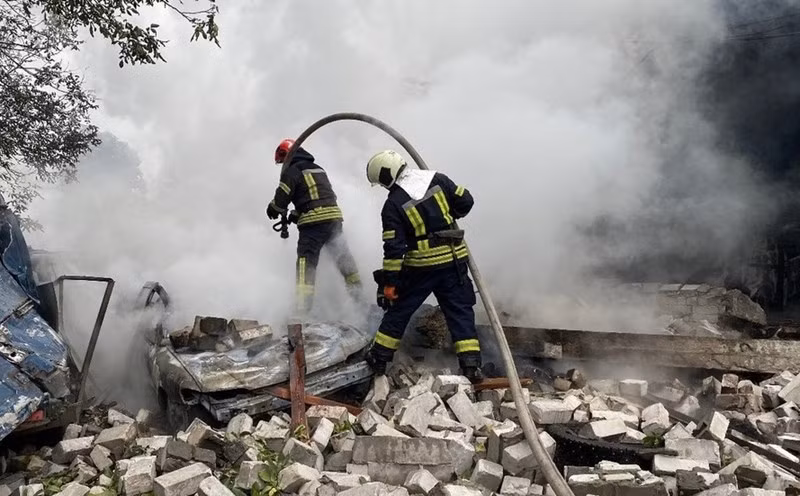 Tệ hơn nữa, các máy biến áp mà Ukraine đang cần gấp, đều theo tiêu chuẩn của Liên Xô; điều đó có nghĩa là các nước phương Tây rất khó cung cấp sự hỗ trợ cho Ukraine và những máy biến áp này, chúng chỉ có thể được tìm thấy ở các nước cộng hòa thuộc Liên Xô cũ; điều này không dễ dàng để có thể làm được. 