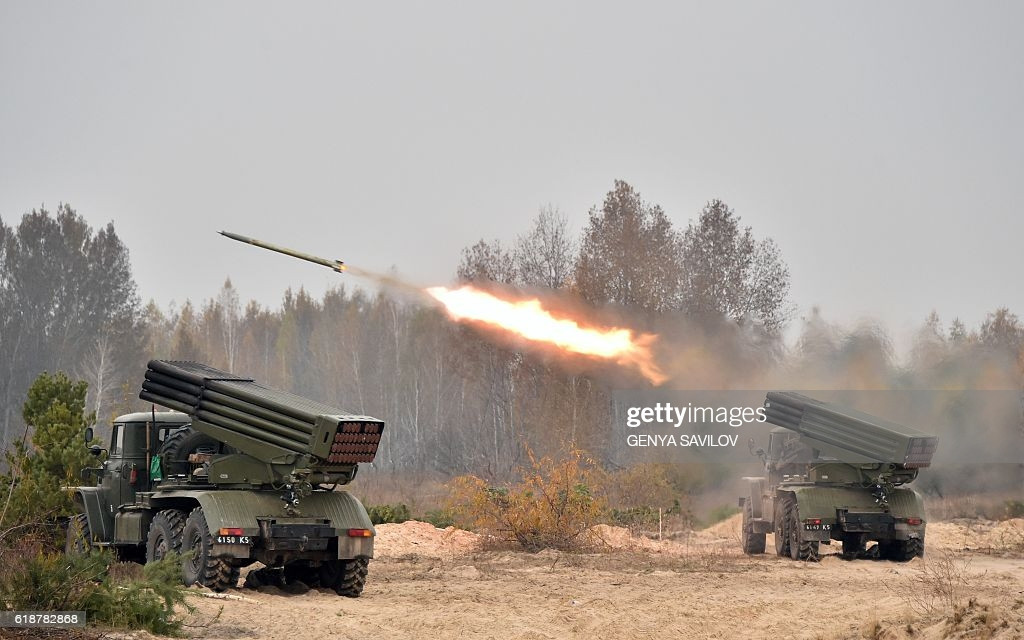 Nhưng hệ thống tên lửa phóng loạt (MLRS) Grad đã được triển khai cách đây vài ngày, nhằm chi viện hỏa lực cho lực lượng Ukraine tại làng Staromaryevka, để tiến công khu vực Granitnoye và vùng phụ cận; những khẩu đội pháo này đã thực hiện 4 vụ phóng đạn.