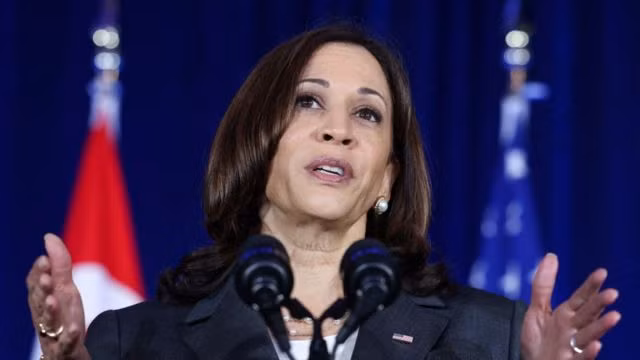Còn Phó Tổng thống Mỹ Kamala Harris Trong một cuộc phỏng vấn với kênh truyền hình CBS hôm 26/12, đã lên tiếng cảnh báo Nga về các biện pháp trừng phạt “chưa từng có”, nếu Nga tấn công Ukraine.