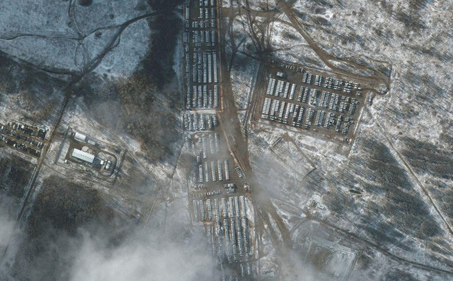 Nhưng chỉ tính riêng một phần doanh trại quân sự đang được lập ra sát biên giới Ukraine, Quân đội Nga có thể có thể đưa thêm khoảng 50 nhóm tác chiến chiến đấu triển khai ở đây (một nhóm tác chiến tương đương 1 tiểu đoàn chiến đấu tăng cường).