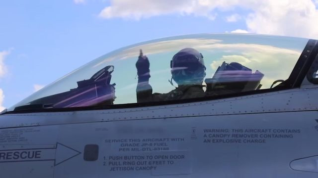 Cho đến hết năm 2024, NATO chỉ có thể giao cho Ukraine khoảng 10-20 tiêm kích F-16; còn Ukraine mới chỉ đào tạo được 20 phi công đủ tiêu chuẩn. Sự so sánh về số lượng máy bay chiến đấu Nga-Ukraine trên tiền tuyến thậm chí còn chênh lệch hơn.