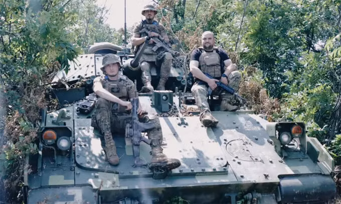 Quân đội Ukraine cũng được trang bị số lượng lớn xe chiến đấu bộ binh BMP-2 (được thừa kế của Liên Xô), đồng thời cũng thu được một số lượng nhất định xe chiến đấu bộ binh BMP-3 của Nga. Tuy nhiên sau khi có được xe chiến đấu bộ binh Bradley do Mỹ viện trợ, chúng đã sớm xuất hiện trên chiến trường. 