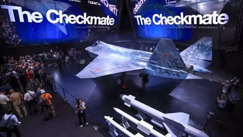 Tất nhiên, cần phải chờ Su-75 phiên bản chính thức được ra mắt, trước khi có thể đi đến bất cứ kết luận chính xác nào. Mặc dù vậy, qua đoạn video quảng cáo Su-75 với hình bóng của một phi công mặc quân phục Không quân Việt Nam, có thể khẳng định Sukhoi đã xác định rõ "tệp" khách hàng đầu tiên dành cho loại chiến đấu cơ này. Nguồn ảnh: Ydex.