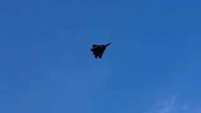 Su-57 xuat kich, pha huy he thong phong khong Hawk cua Ukraine