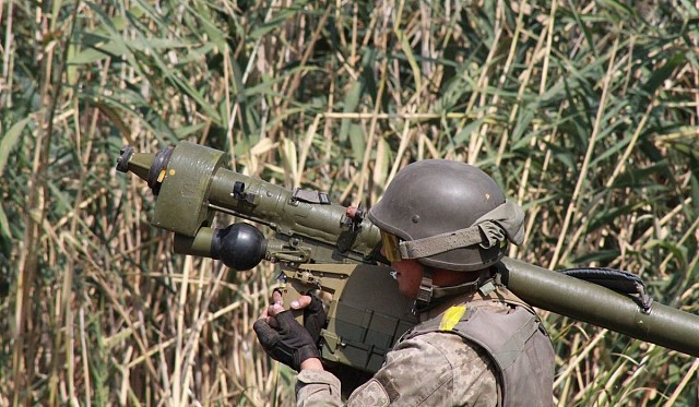 Độ cao bắn tối đa của tên lửa phòng không vác vai (MANPAD) khoảng 3.000m, đủ sức vít cổ các máy bay chiến đấu Nga tầm thấp và tầm cực thấp, điều này tạo điều kiện cho quân đội Ukraine sử dụng tên lửa phòng không di động, để tấn công kiểu du kích.