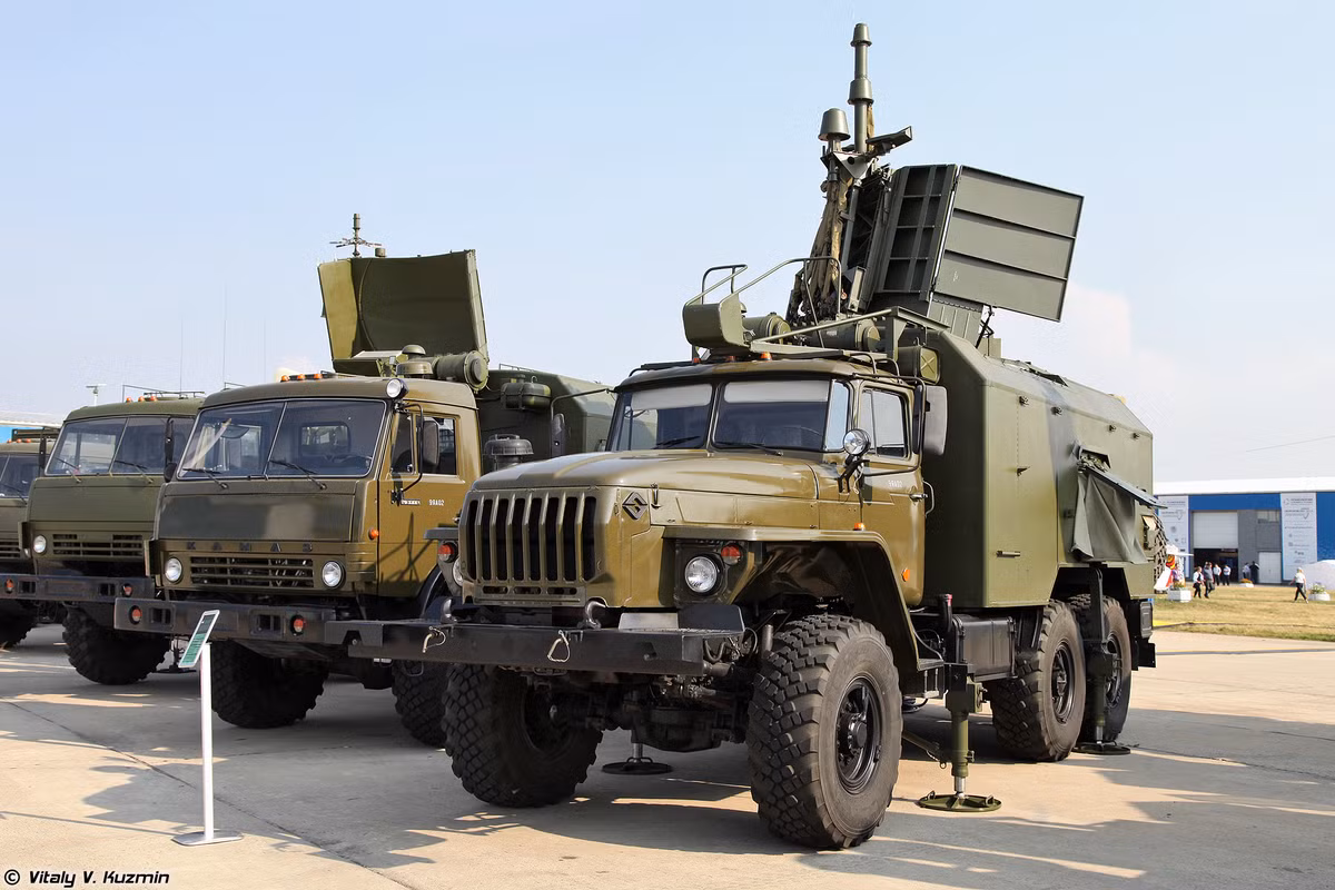 Theo truyền thông Thổ Nhĩ Kỳ, tổ hợp 1L222M Avtobaza-M đã bị UAV TB2 phá hủy là ở chiến trường Karabakh; mặc dù các tổ hợp tác chiến điện tử này, không chính thức phục vụ trong Lực lượng vũ trang Armenia.