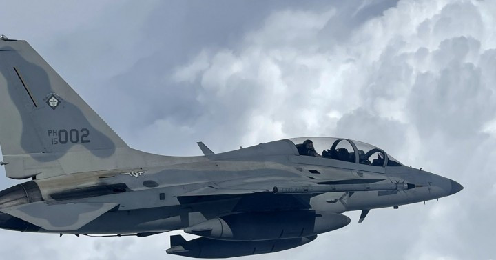 Máy bay FA-50PH được phát triển dựa trên máy bay huấn luyện T-50 Golden Eagle và bắt đầu được sản xuất vào năm 2001. Cho đến nay, đã có hơn 200 chiếc máy bay này được sản xuất. Nghe có vẻ “kỳ lạ”, nhưng chính FA-50PH mới là máy bay chiến đấu hạng nhẹ bán chạy nhất thế giới.