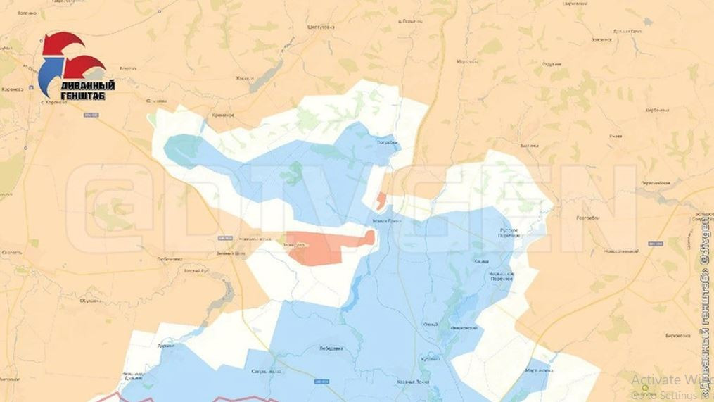 Theo kênh Zlatti71, quân Ukraine đã bị đánh bật khỏi phần lớn khu vực làng Staraya Sorochyna, tiếp giáp với làng Malaya Loknya nói trên ở phía tây bắc. Hiện cũng xuất hiện thông tin về việc quân Nga rút lui về phía đông nam làng Leonidovka. Như vậy có thể nhận thấy, quân Ukraine ở phía bắc và phía nam khu vực Kursk chiếm đóng bị chia thành hai phần.