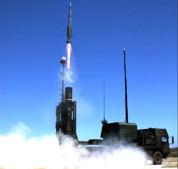 Hiện phương Tây vẫn tiếp tục cung cấp vũ khí phòng không cho Kiev, mặc dù không đủ số lượng như chính quyền Ukraine yêu cầu, vì tốc độ tiêu thụ đạn tên lửa của Ukraine quá cao. Ví dụ, phòng không Ukraine đã tiêu thụ 40/48 tên lửa phòng không IRIS-T mà Đức viện trợ, chỉ trong vòng một tuần lễ. 