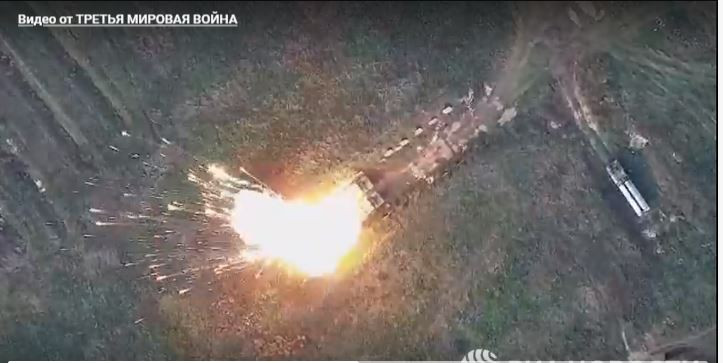 Cả hai cảnh quay đều diễn ra từ tuần trước, cho thấy một cuộc săn lùng thực sự của những UAV tự sát Lancet đối với các hệ thống phòng không tầm xa còn lại của Ukraine, được bố trí ở gần khu vực chiến tuyến.