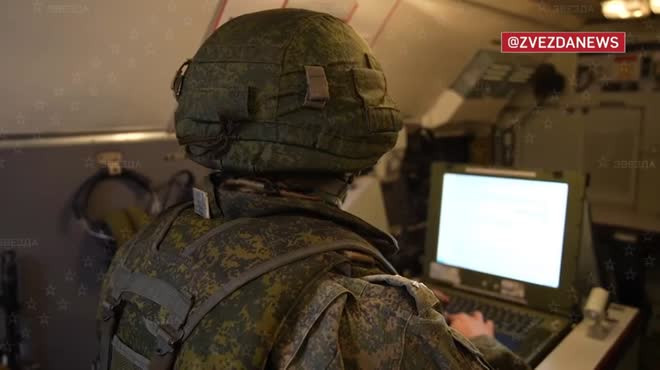 Có hai khả năng, một là gây nhiễu hoặc hack chúng và hai là sử dụng chúng để truyền các tin nhắn ngắn của Nga. Quân đội Nga cũng không hề giấu giếm rằng, họ sử dụng "sức ép tâm lý" đối với binh lính Ukraine, thông qua việc gửi các tin nhắn liên tục. 