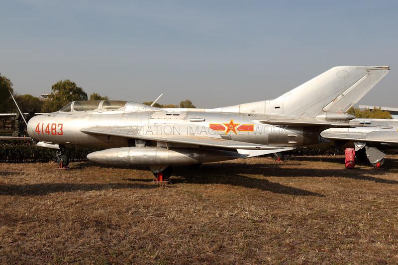 Vào thời kỳ đỉnh cao, chiến đấu cơ J-6 chiếm khoảng 75% trong lực lượng Không quân Trung Quốc; nhưng cũng phải công nhận là phiên bản J-6 của Trung Quốc, có thiết kế hiện đại và tiêu chuẩn cao hơn nhiều so với MiG-19 của Liên Xô.